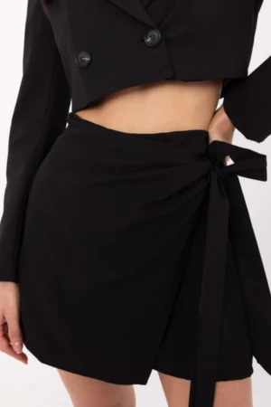 Spódnico - spodenki czarne z wiskozą widok z przodu