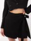 Spódnico - spodenki czarne z wiskozą widok z przodu