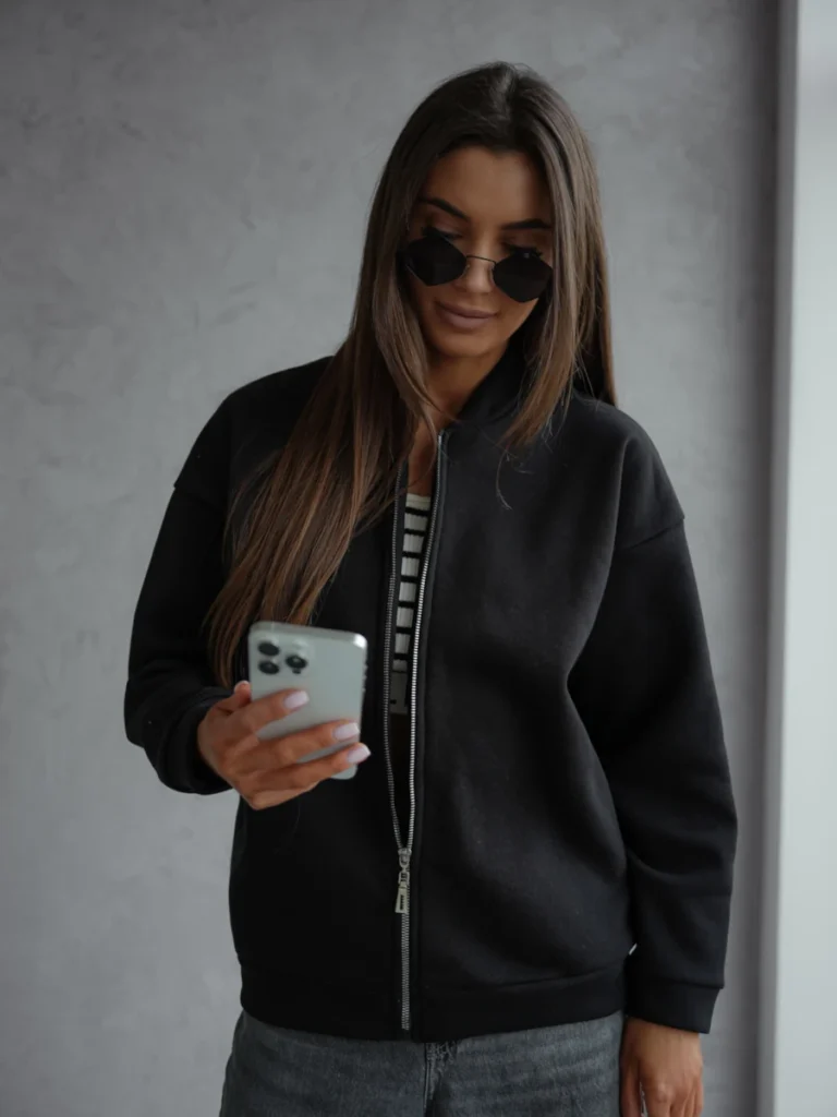 Bomberka Fancy – czarny widok z przodu przybliżenie