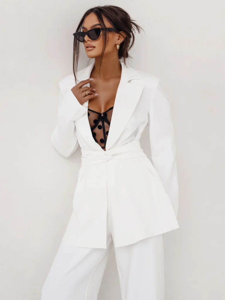 Garnitur damski EMMA ecru – elegancja w nowoczesnym wydaniu (ROZMIAR L/XL) widok z przodu przybliżenie