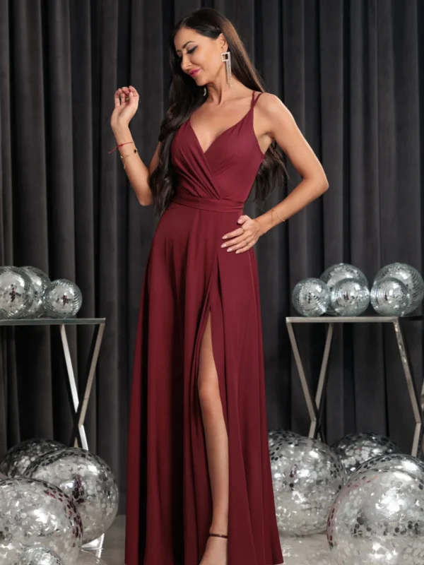 Sukienka Verona maxi bordowa – elegancka z rozcięciem widok z przodu