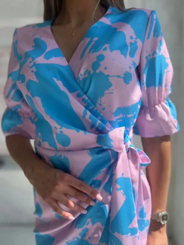 Sukienka Giana – różowo-niebieska widok z przoduprzybliżenie