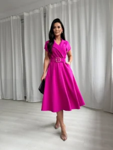Sukienka MELANIA - fuksja kopertowa midi z paskiem widok z przodu