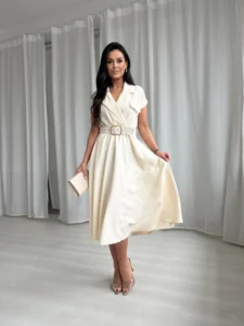 Sukienka MELANIA - śmietana kopertowa midi z paskiem widok z przodu (rozmiar 44)