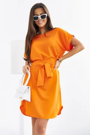 Sukienka SAFARI pomarańczowa z paskiem widok z przodu