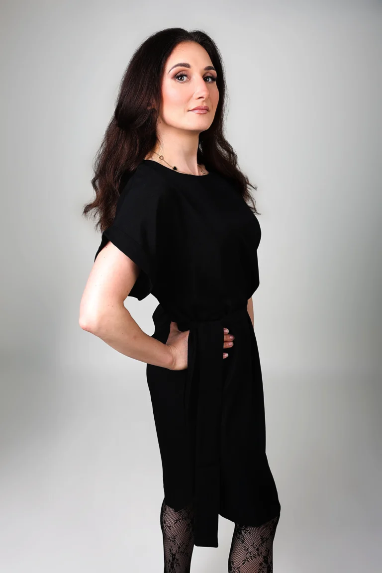 sukienka-czarna-mini-oversize-z-paskiem-butikdressme-profil