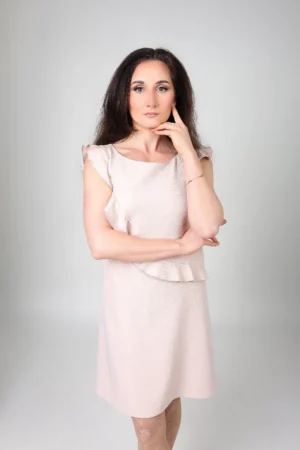 Sukienka beżowa mini z falbanką – ALICE