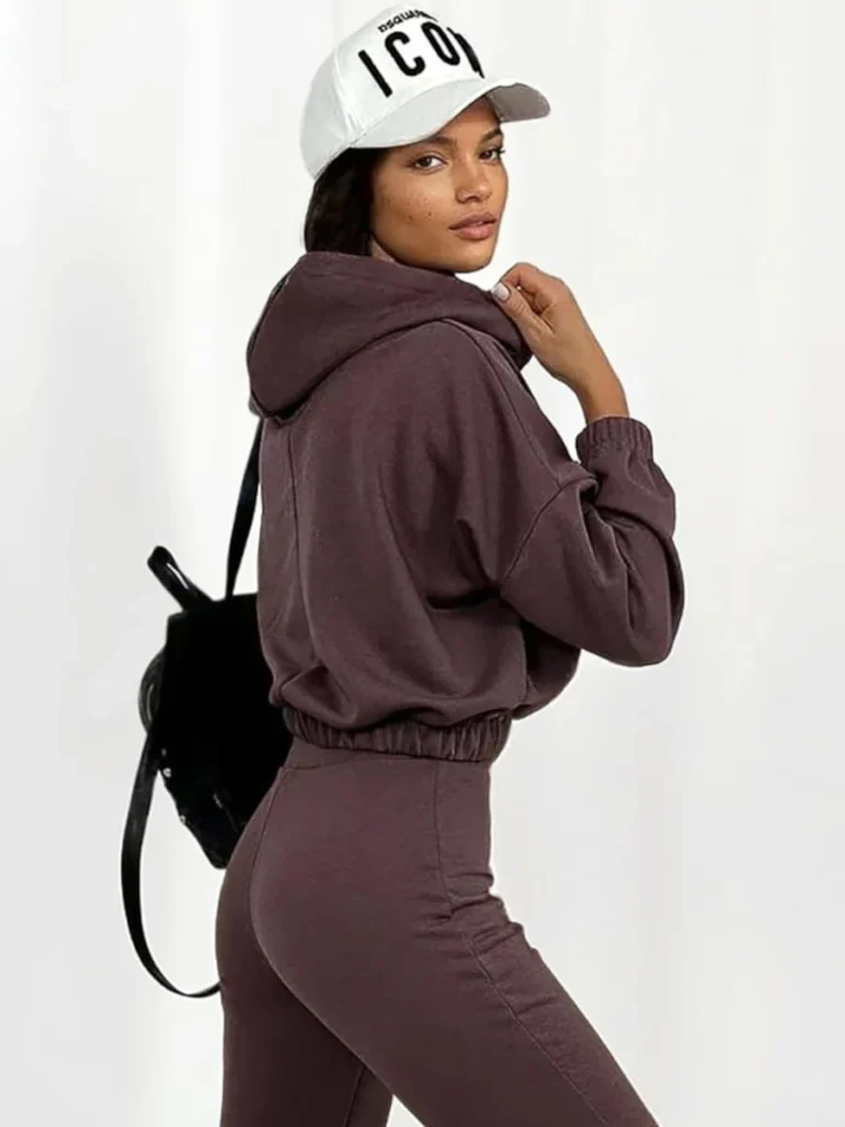 Komplet Melissa – bluza i spodnie z przeszyciami widok z boku przybliżenie