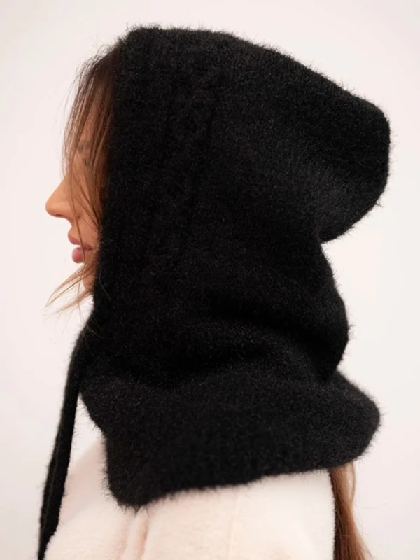 Czapka kaptur damski z wiązaniem i warkoczowym splotem – czarna widok z boku