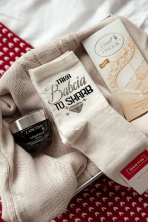 Skarpetki damskie „Taka Babcia to Skarb” - ecru, czarne i bordowe