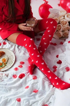 Zakolanówki bawełniane w serduszka czerwone