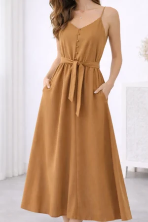 Sukienka maxi carmelowa na ramiączkach z paskiem - LARA