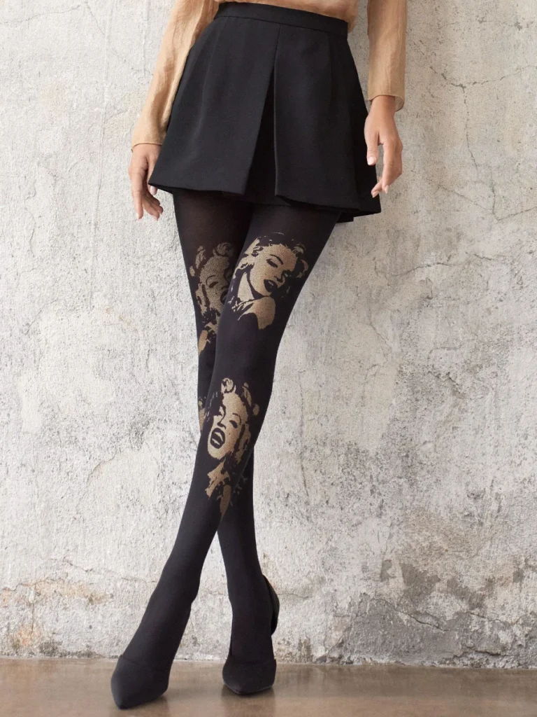 rajstopy-marilyn-monroe-czarne-zloty-wzor-zblizenie-nog-clajda-dress-me